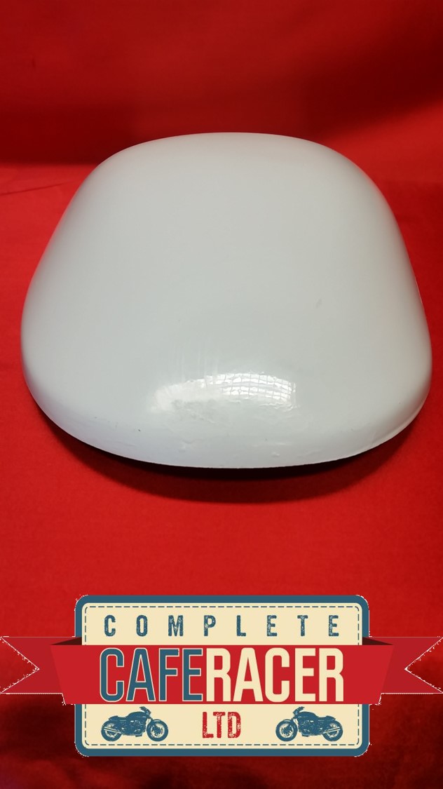 DUCK BILL CAFE RACER STYLE SEAT NEW /& UNUSED IN WHITE