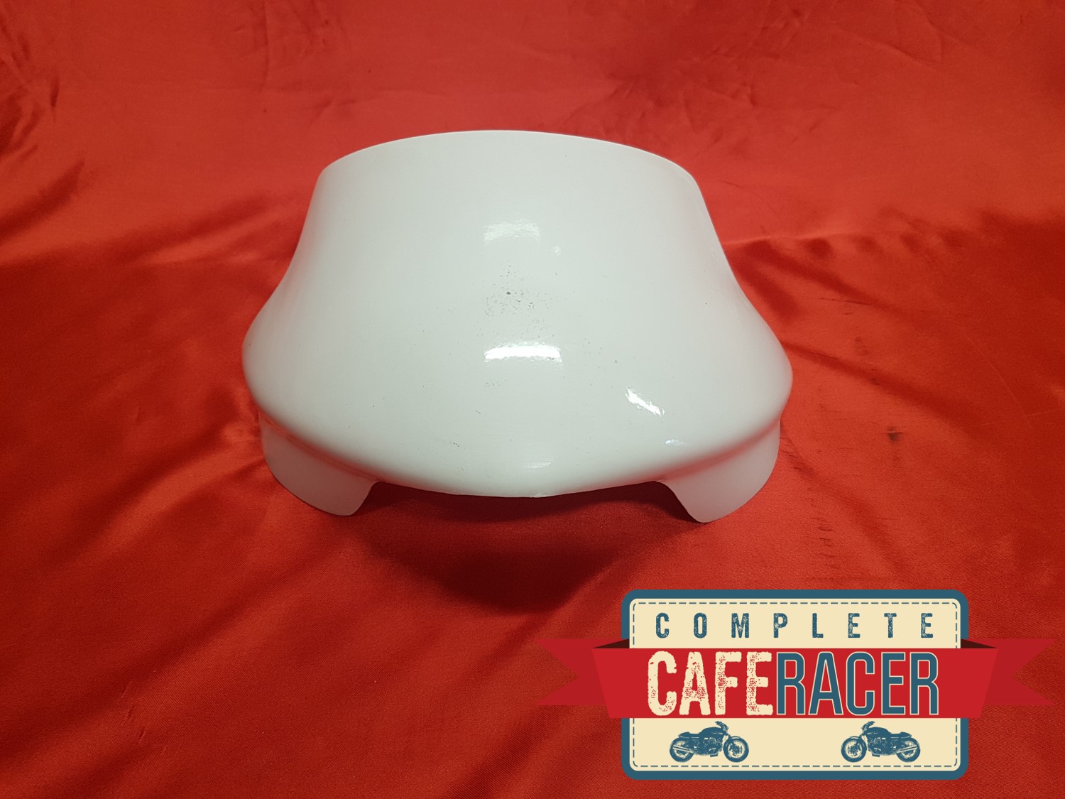 CAFE RACER UNIVERSAL SMALL FLY SCREEN FINISHED IN WHITE 