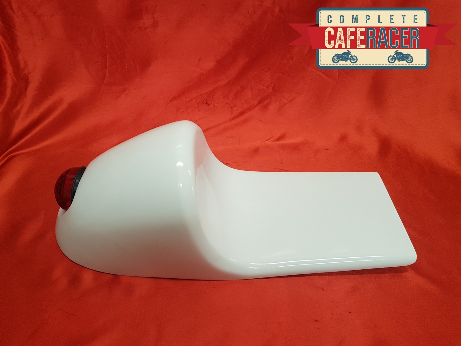 DEEP FASTBACK STYLE FIBREGLASS CAFE RACER SEAT IN WHITE WITH DELUXE BROWN PAD 
